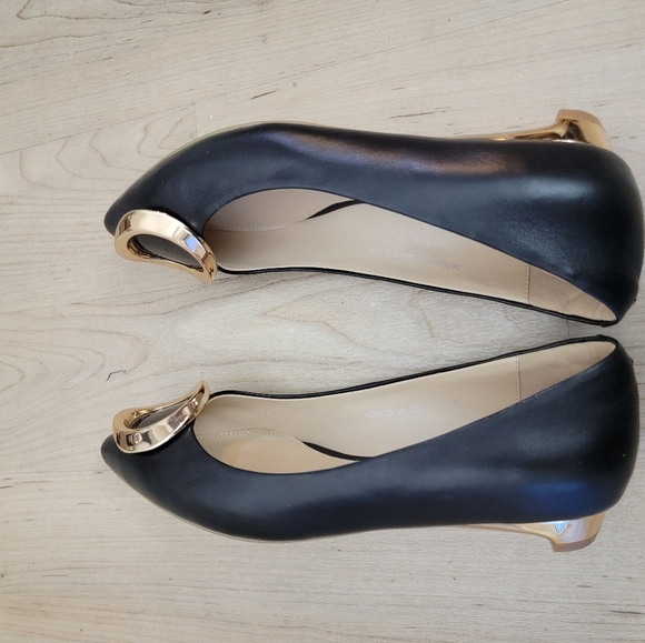 Flats - Picture 5 of 5